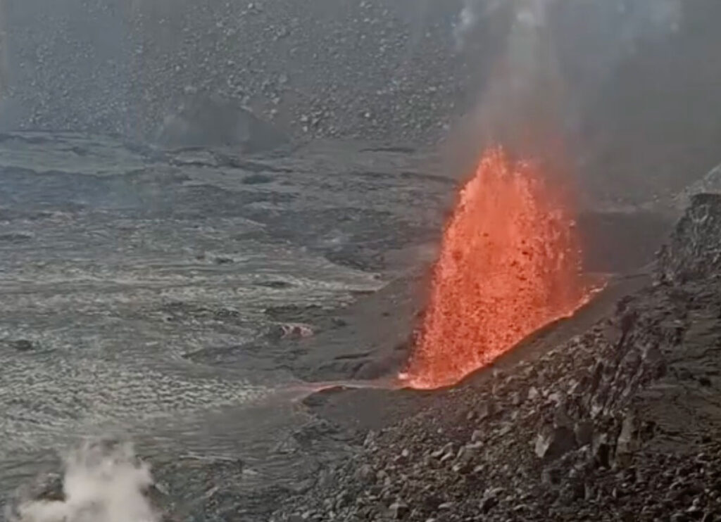 VIDEO: Hawaii’s Kilauea Volcano Erupts in Fourth Episode Since Late December